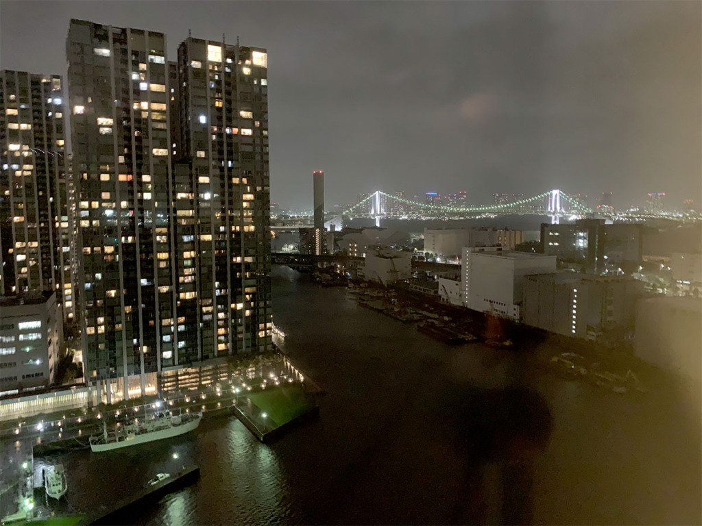 第一ホテル東京シーフォートプレミアムフロアの夜景（レインボーブリッジ）