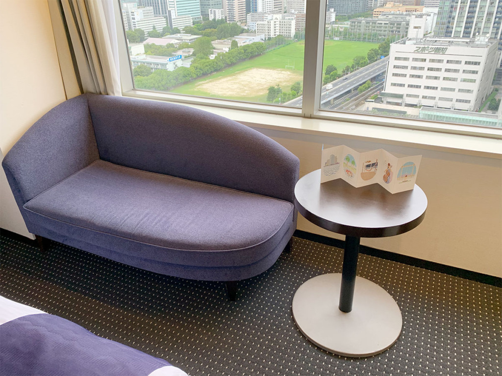 第一ホテル東京シーフォートプレミアムフロアのテーブル